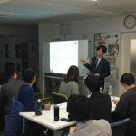 就労移行支援事業所内での就職セミナー風景